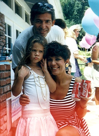 Ngắm ảnh ấu thơ của chị em cô Kim “siêu vòng ba” - 10