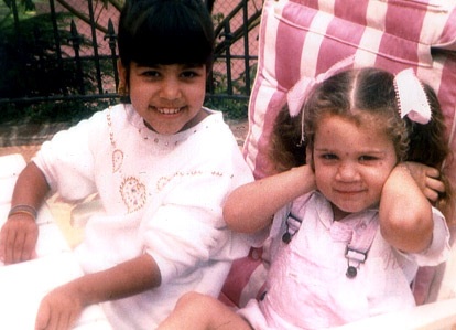 Ngắm ảnh ấu thơ của chị em cô Kim “siêu vòng ba” - 4