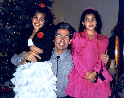 Ngắm ảnh ấu thơ của chị em cô Kim “siêu vòng ba” - 9