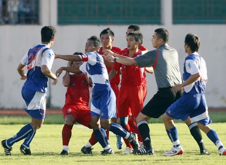 HA Gia Lai thua “sốc” tại Nha Trang - 2 HA Gia Lai thua “sốc” tại Nha Trang - 2