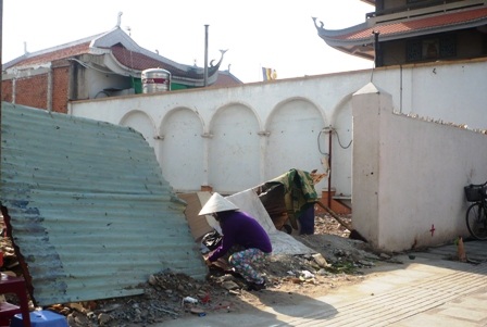 Sách tử vi, bói toán cuối năm: Bày “lưa thưa”, hàng có thừa   - 5