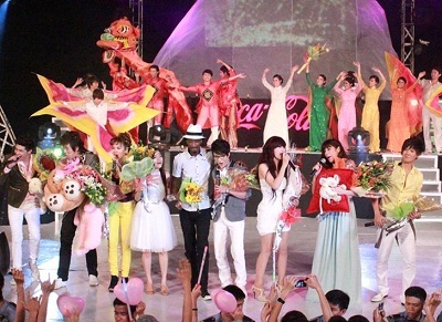 Sôi sục không khí World Cup với “Wavin' Flag” - 1