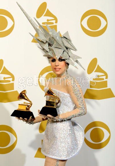 Lady Gaga khóc ròng vì thắng lợi tại Grammy - 7 Lady Gaga khóc ròng vì thắng lợi tại Grammy - 7