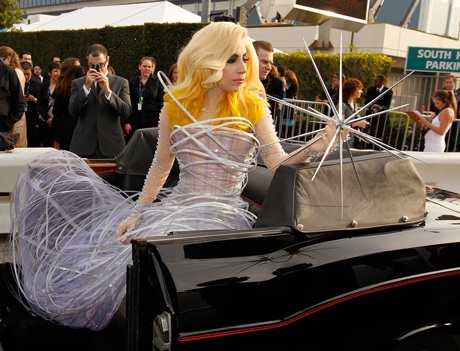 Lady Gaga khóc ròng vì thắng lợi tại Grammy - 2 Lady Gaga khóc ròng vì thắng lợi tại Grammy - 2