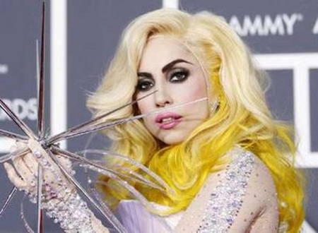 Lady Gaga khóc ròng vì thắng lợi tại Grammy - 5 Lady Gaga khóc ròng vì thắng lợi tại Grammy - 5