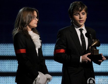 Các con của Michael Jackson thay cha nhận giải Grammy - 1 Các con của Michael Jackson thay cha nhận giải Grammy - 1