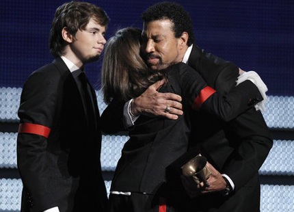 Các con của Michael Jackson thay cha nhận giải Grammy - 2 Các con của Michael Jackson thay cha nhận giải Grammy - 2