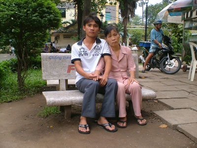 "Gió ơi đừng lay mẹ rụng" - 1 "Gió ơi đừng lay mẹ rụng" - 1