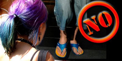 Sinh viên mặc hở, giám hiệu lúng túng - 2 Sinh viên mặc hở, giám hiệu lúng túng - 2