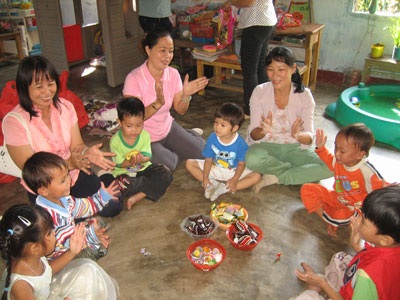 Bạn đọc gửi quà tết cho học sinh nghèo Làng Vân - 1 Bạn đọc gửi quà tết cho học sinh nghèo Làng Vân - 1