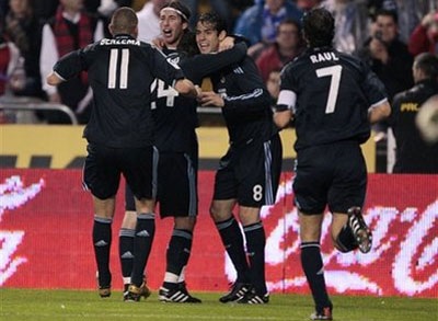 Real Madrid vượt mặt Barca ở ĐHTB vòng 20 La Liga - 1