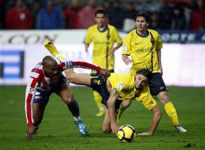 Real Madrid vượt mặt Barca ở ĐHTB vòng 20 La Liga - 2