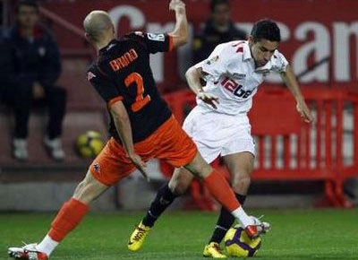 Real Madrid vượt mặt Barca ở ĐHTB vòng 20 La Liga - 3