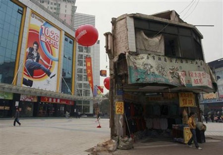 Những ngôi nhà "đinh” ở Trung Quốc - 15