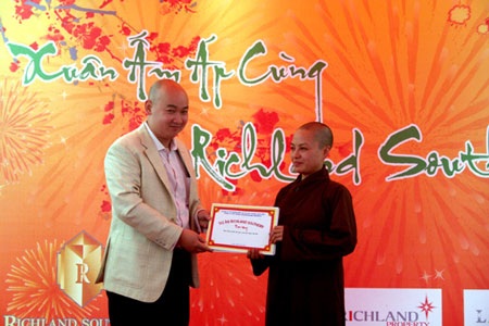 Trẻ em chùa Bồ Đề được hỗ trợ 110 triệu đồng đón tết - 2 Trẻ em chùa Bồ Đề được hỗ trợ 110 triệu đồng đón tết - 2