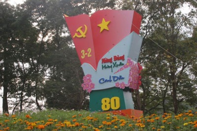 Treo đèn kết hoa mừng Đảng, mừng xuân - 3 Treo đèn kết hoa mừng Đảng, mừng xuân - 3