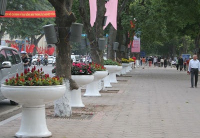 Treo đèn kết hoa mừng Đảng, mừng xuân - 4 Treo đèn kết hoa mừng Đảng, mừng xuân - 4