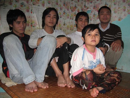 Kỳ tích chàng sinh viên “tí hon” nhất Việt Nam - 1 Kỳ tích chàng sinh viên “tí hon” nhất Việt Nam - 1