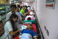 Uống thuốc ho để can đảm, 80 học sinh nhập viện - 2 Uống thuốc ho để can đảm, 80 học sinh nhập viện - 2
