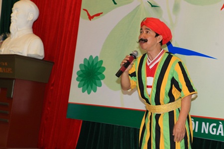 Đầu xuân theo chân Mai Phương Thúy đi làm từ thiện - 10