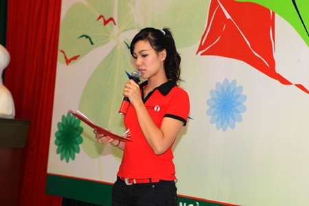 Đầu xuân theo chân Mai Phương Thúy đi làm từ thiện - 6