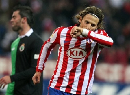 Forlan lập cú đúp, Atletico “vùi dập” Racing - 3
