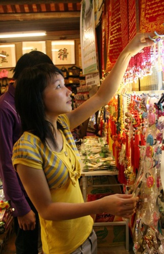 Chợ đêm sinh viên rộn ràng không khí Tết - 2