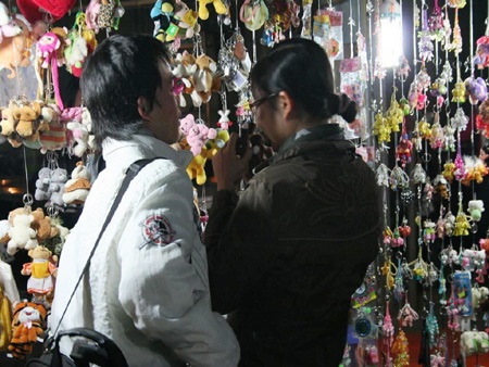 Chợ đêm sinh viên rộn ràng không khí Tết - 4