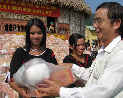 Hơn 23 tỷ đồng hỗ trợ người nghèo ăn Tết - 2