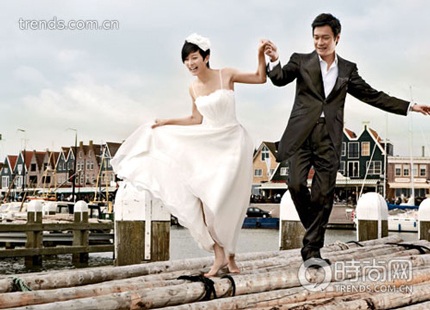 La Gia Lương: Vui duyên mới, bỏ rơi con trai - 3 La Gia Lương: Vui duyên mới, bỏ rơi con trai - 3