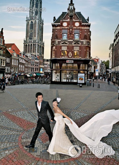 La Gia Lương: Vui duyên mới, bỏ rơi con trai - 9 La Gia Lương: Vui duyên mới, bỏ rơi con trai - 9