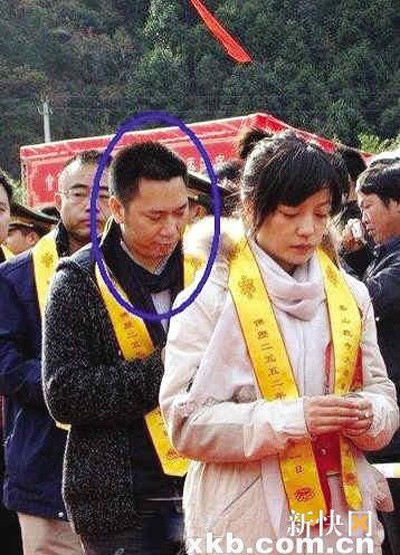 Triệu Vy và bạn trai lên chùa cầu tự từ hai năm trước - 2 Triệu Vy và bạn trai lên chùa cầu tự từ hai năm trước - 2