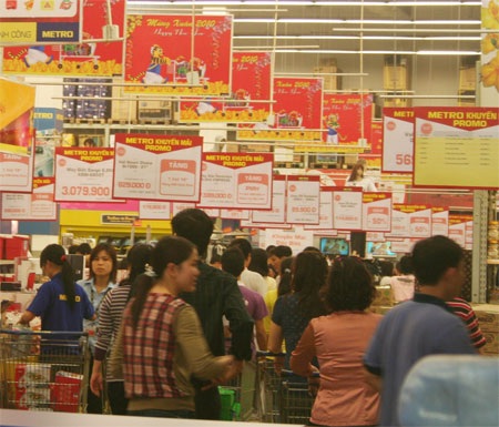 Chen chân vào siêu thị sắm Tết - 2 Chen chân vào siêu thị sắm Tết - 2