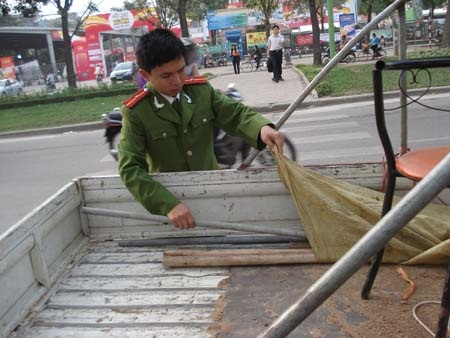 Nổ súng trên phố Hà Nội, 6 người bị thương - 1