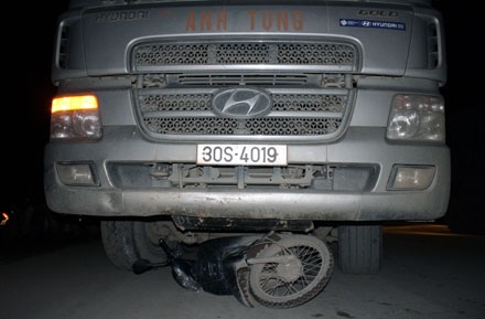 Bài 1: Cuộc đua của những “hung thần” - 4