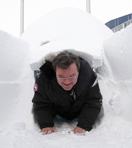 Bộ trưởng Canada “phá hỏng” lều tuyết tại G7 - 2