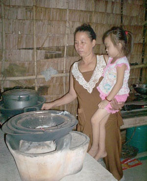 Nhiều bạn giúp đỡ “bé 5 tuổi bị bỏ rơi mắc ung thư” - 1 Nhiều bạn giúp đỡ “bé 5 tuổi bị bỏ rơi mắc ung thư” - 1