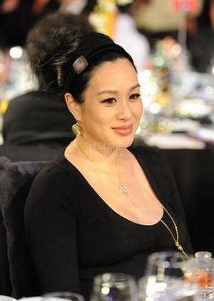 Chung Lệ Đề sinh con gái thứ ba  - 5