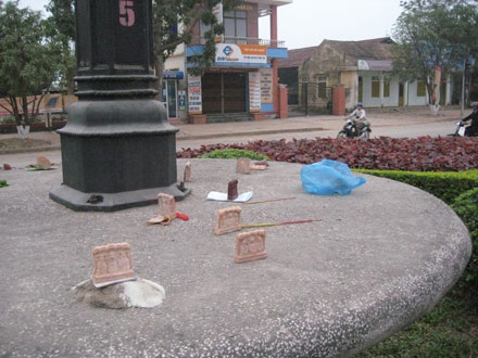 Ngã ba đường đầy tượng ông Táo - 3 Ngã ba đường đầy tượng ông Táo - 3