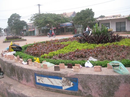 Ngã ba đường đầy tượng ông Táo - 2 Ngã ba đường đầy tượng ông Táo - 2