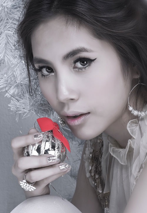 Thủy Tiên: “Khi nhận được thiệp cưới của chúng tôi thì sẽ hiểu” - 2 Thủy Tiên: “Khi nhận được thiệp cưới của chúng tôi thì sẽ hiểu” - 2