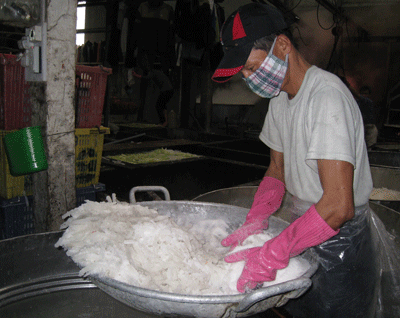 Để không mua phải thực phẩm kém chất lượng - 1