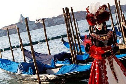 Khai màn lễ hội hóa trang tại “thành phố nổi” Venice - 5 Khai màn lễ hội hóa trang tại “thành phố nổi” Venice - 5