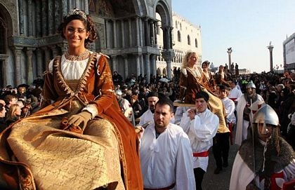 Khai màn lễ hội hóa trang tại “thành phố nổi” Venice - 6 Khai màn lễ hội hóa trang tại “thành phố nổi” Venice - 6