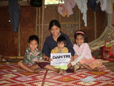 Đem tết đến mái tranh mẹ con chị Hồ Thị Hoan - 1 Đem tết đến mái tranh mẹ con chị Hồ Thị Hoan - 1