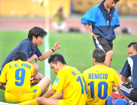 Nhiều đội bóng mở “hầu bao” thưởng Tết - 1 Nhiều đội bóng mở “hầu bao” thưởng Tết - 1