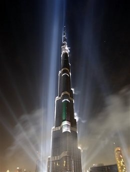 Tòa tháp cao nhất thế giới Dubai đóng cửa vì gặp sự cố lớn - 1 Tòa tháp cao nhất thế giới Dubai đóng cửa vì gặp sự cố lớn - 1