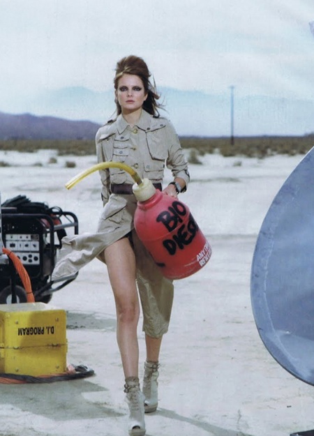 Chùm ảnh thú vị của “chân dài” Eniko Mihalik  - 2