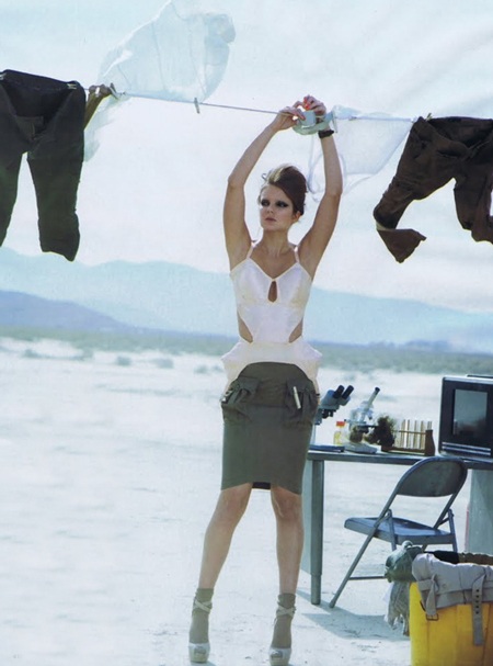 Chùm ảnh thú vị của “chân dài” Eniko Mihalik  - 11