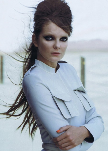 Chùm ảnh thú vị của “chân dài” Eniko Mihalik  - 4